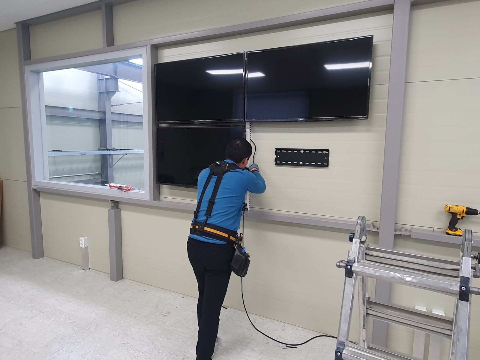 경산 네트워크 포설 및 CCTV, 모니터 설치 공사